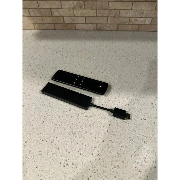 AMAZON Fire TV Stick CE0984 LY73PR (2nd Generation) with remote (g2) - Picture 1 of 4
